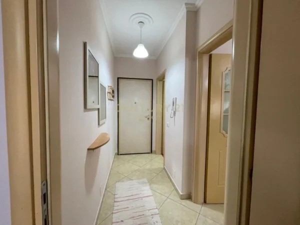 Tirane, jepet me qera apartament 1+1+Ballkon Kati 4, 72 m² 500 € (don bosco)