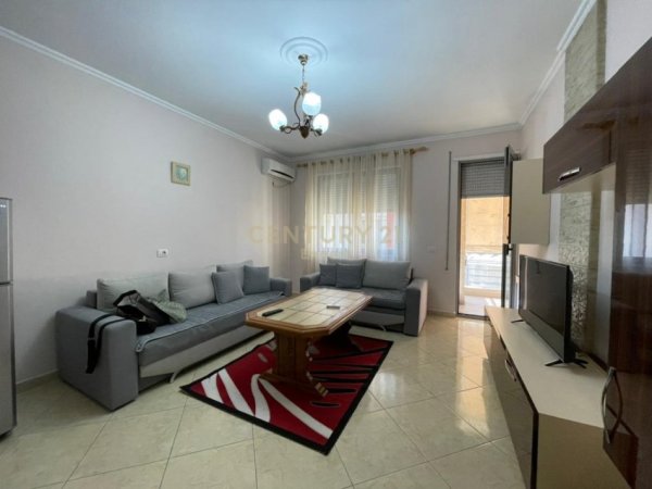 Tirane, jepet me qera apartament 1+1+Ballkon Kati 4, 72 m² 500 € (don bosco)