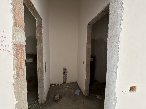 Tirane, jepet me qera dyqan Kati 0, 80 m² 2.500 € (E88 Construction, Kupola)
