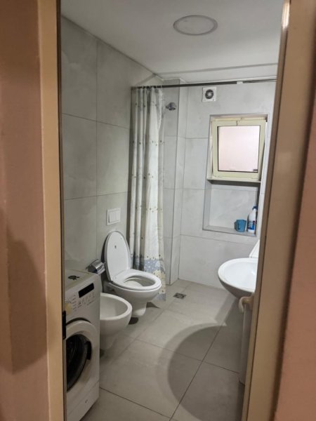 Tirane, jepet me qera apartament 1+1+Ballkon Kati 2, 60 m² 500 € (Laprake)