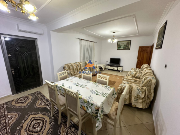 Tirane, jepet me qera shtepi 2+1+Ballkon Kati 1, 136 m² 550 € 