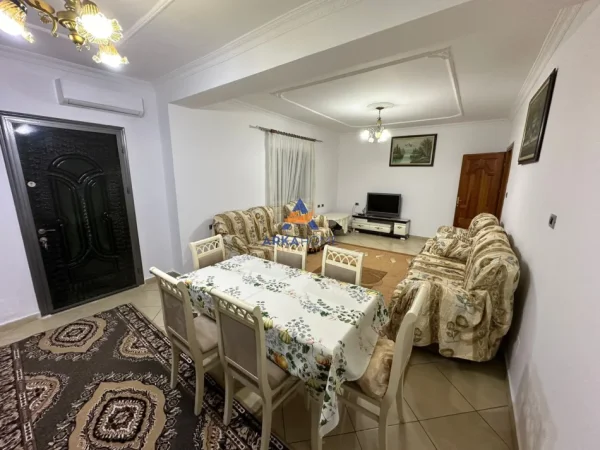 Tirane, jepet me qera shtepi 2+1+Ballkon Kati 1, 136 m² 550 € 