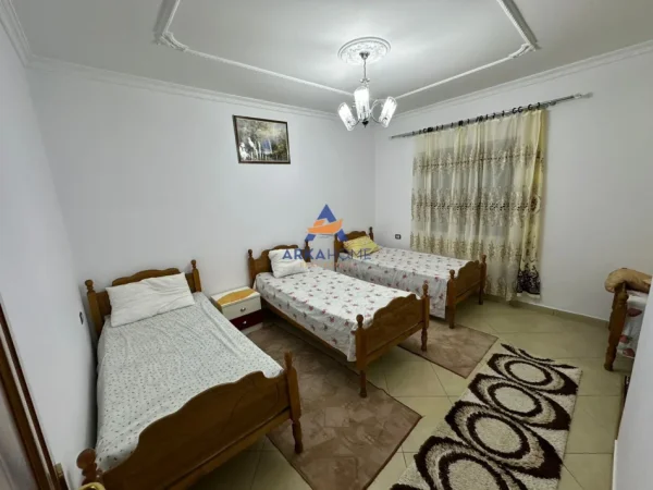Tirane, jepet me qera shtepi 2+1+Ballkon Kati 1, 136 m² 550 € 