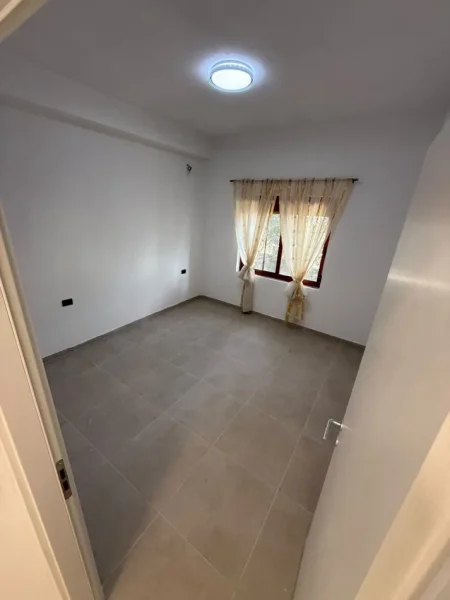 Durres, jepet me qera apartament 2+1 Kati 1, 85 m² 350 € 