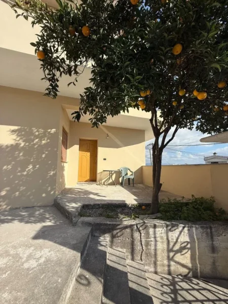 Durres, jepet me qera apartament 2+1 Kati 1, 85 m² 350 € 