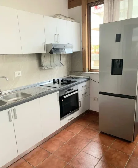 Tirane, jepet me qera apartament 1+1 Kati 5, 70 m² 500 € 