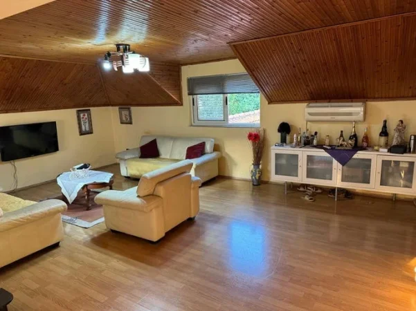 Tirane, jepet me qera apartament 2+1 Kati 2, 560 € 