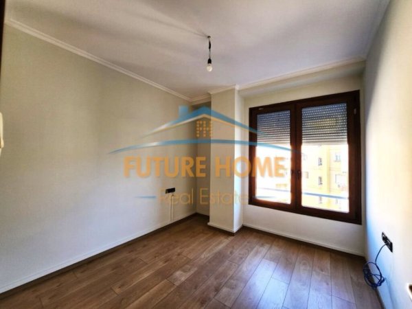 Tirane, jepet me qera ambjent biznesi Kati 7, 101 m² 880 € 