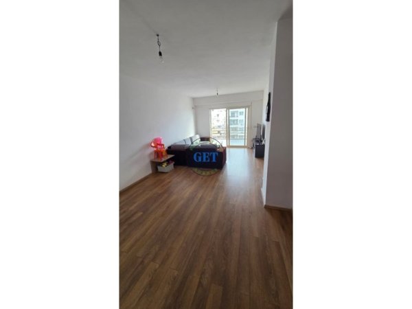 Durres, jepet me qera apartament 2+1+Ballkon Kati 6, 196 m² 500 € 