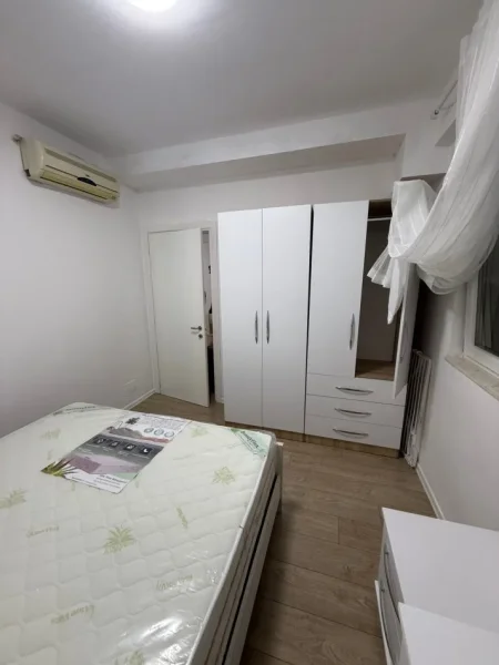 Tirane, jepet me qera apartament 1+1 , 55 m² 500 € (Kompleksi FZ)