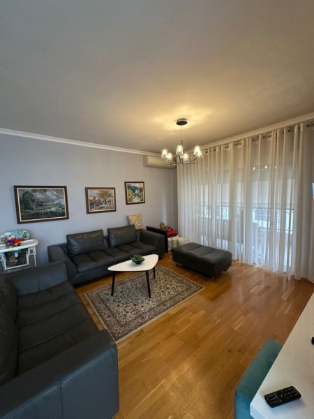 Durres, jepet me qera apartament 2+1 Kati 6, 125 m² 900 € (Liqeni i Thate)