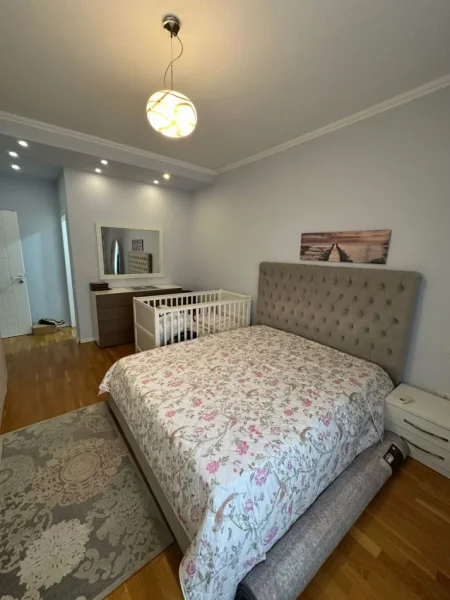 Durres, jepet me qera apartament 2+1 Kati 6, 125 m² 900 € (Liqeni i Thate)