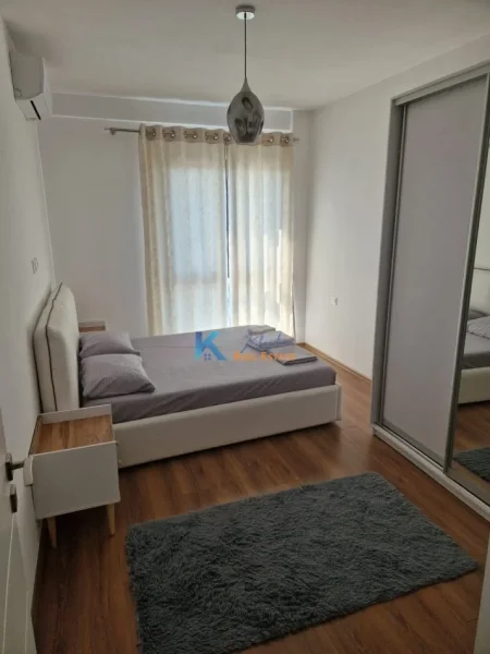 Tirane, jap me qera apartament 1+1+Ballkon Kati 9, 70 m² 600 € (Kompleksi Arlis, Farmacia 10)
