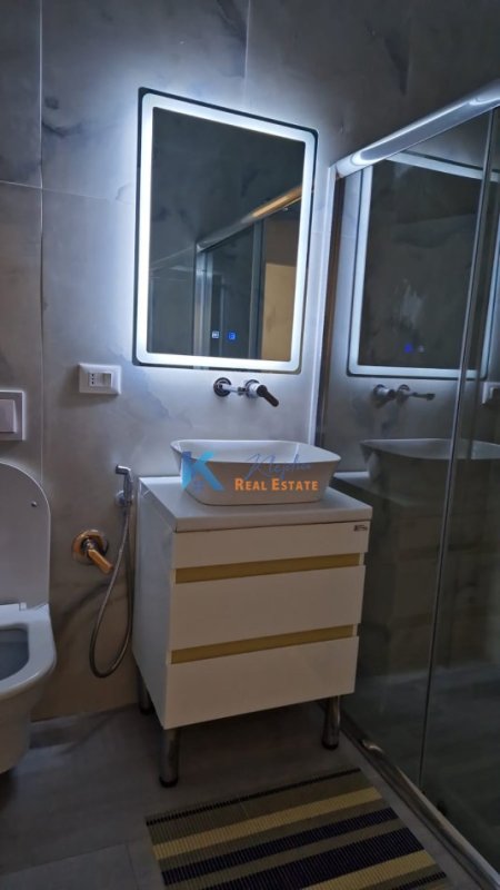 Tirane, jap me qera apartament 1+1+Ballkon Kati 9, 70 m² 600 € (Kompleksi Arlis, Farmacia 10)