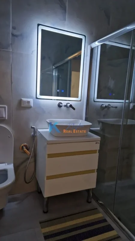 Tirane, jap me qera apartament 1+1+Ballkon Kati 9, 70 m² 600 € (Kompleksi Arlis, Farmacia 10)