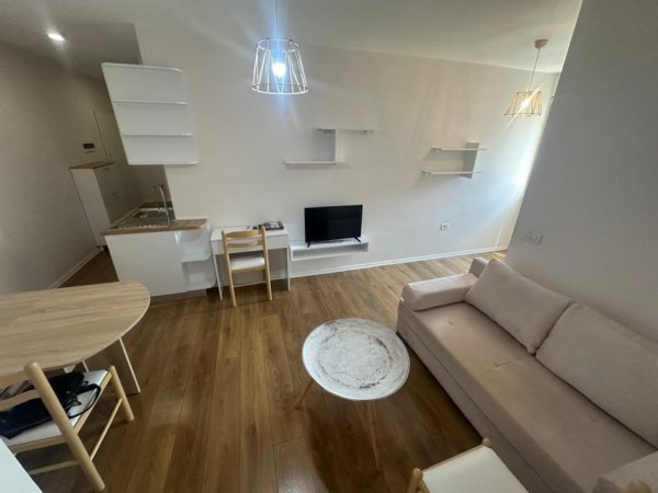 Tirane, jepet me qera apartament 1+1 Kati 6, 50 m² 500 € (Pazari i ri)