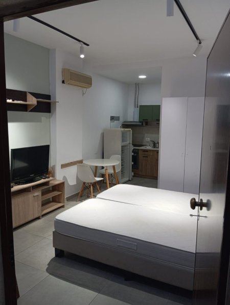 Tirane, jepet me qera apartament 1+1 Kati 1, 320 € 