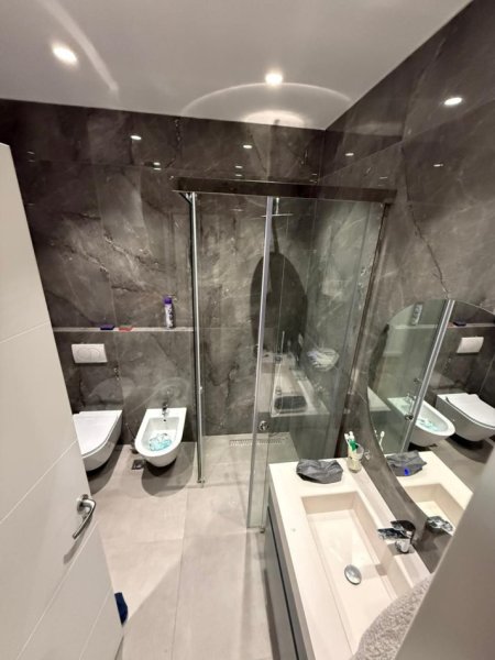 Tirane, shitet apartament+verande | Penthouse 3+1+Ballkon Kati 6, 243 m² 360.000 € (RRUGA 5MAJI Emerald Center)