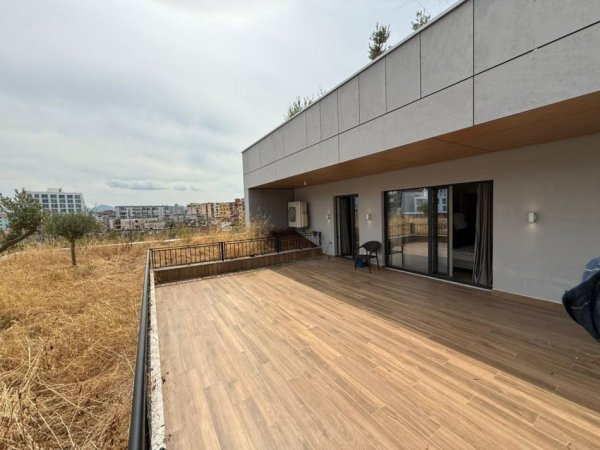 Tirane, shitet apartament+verande | Penthouse 3+1+Ballkon Kati 6, 243 m² 360.000 € (RRUGA 5MAJI Emerald Center)