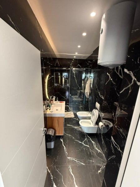 Tirane, shitet apartament+verande | Penthouse 3+1+Ballkon Kati 6, 243 m² 360.000 € (RRUGA 5MAJI Emerald Center)