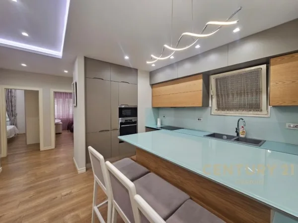 Tirane, shitet apartament 2+1 Kati 3, 102 m² 170.000 € (Rruga Abaz Dojaka)