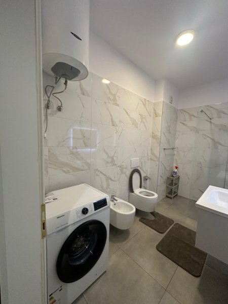 Tirane, jepet me qera apartament 1+1 Kati 1, 70 m² 650 € (Rruga Jordan Misja)