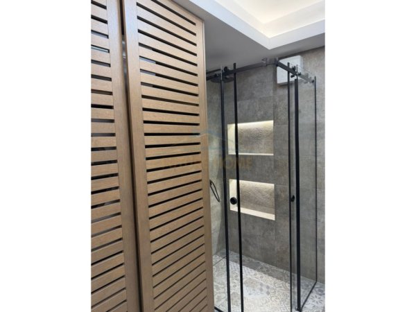 Tirane, jepet me qera apartament 3+1+Parkim Kati 2, 145 m² 1.500 € (KODRA E DIELLIT)