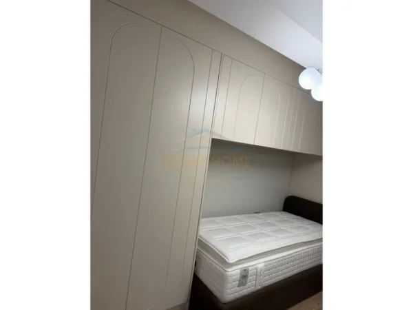 Tirane, jepet me qera apartament 3+1+Parkim Kati 2, 145 m² 1.500 € (KODRA E DIELLIT)