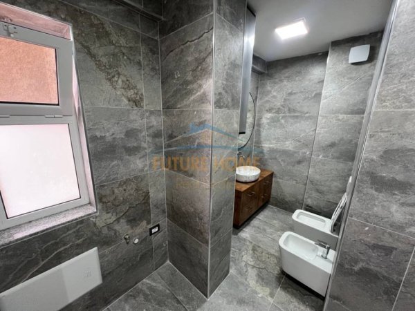 Tirane, jepet me qera apartament 2+1 Kati 7, 130 m² 850 € (ZOGU I ZI)