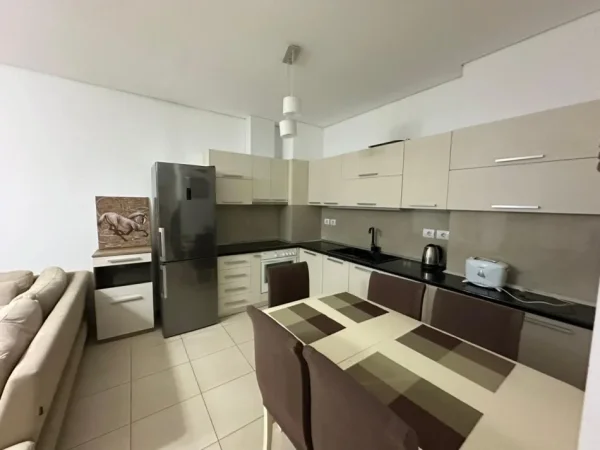Tirane, jepet me qera apartament 2+1 , 109 m² 600 € 