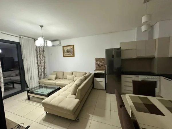 Tirane, jepet me qera apartament 2+1 , 109 m² 600 € 