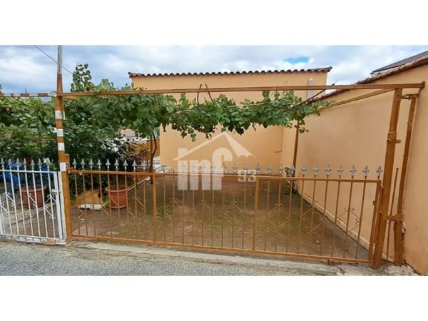 Tirane, jepet me qera apartament 1+1+Ballkon Kati 2, 55 m² 350 € (NE FSHATIN MULLET)