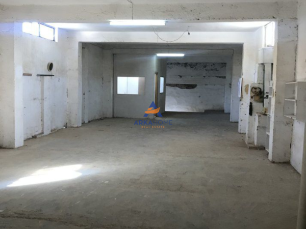 Tirane, jepet me qera magazine Kati 0, 340 m² 800 € 