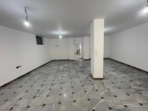 Tirane, jepet me qera ambjent biznesi Kati 1, 200 m² 3.100 € (Neom128292)