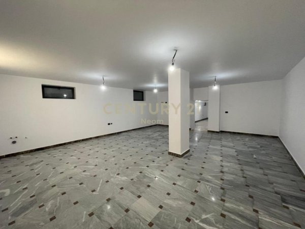 Tirane, jepet me qera ambjent biznesi Kati 1, 200 m² 3.100 € (Neom128292)