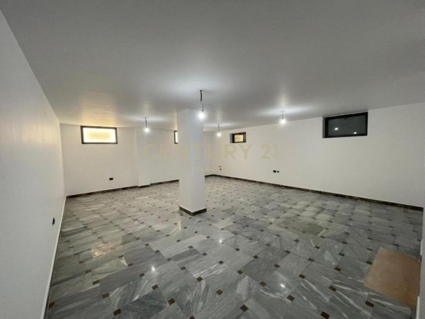 Tirane, jepet me qera ambjent biznesi Kati 1, 200 m² 3.100 € (Neom128292)