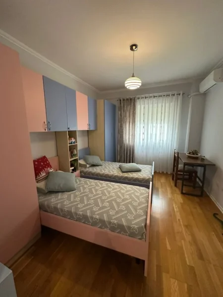 Tirane, jepet me qera apartament 2+1 , 120 m² 900 € 