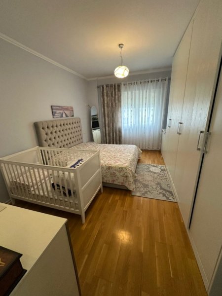 Tirane, jepet me qera apartament 2+1 , 120 m² 900 € 