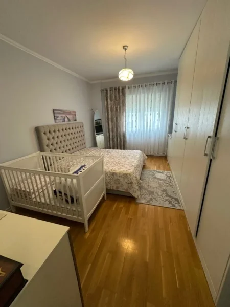 Tirane, jepet me qera apartament 2+1 , 120 m² 900 € 