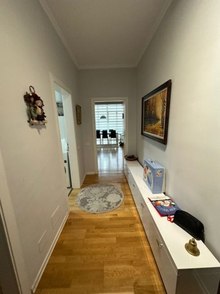 Tirane, jepet me qera apartament 2+1 , 120 m² 900 € 