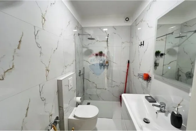 Tirane, jepet me qera apartament 1+1+Ballkon , 65 m² 700 € (Rruga Sali Butka)