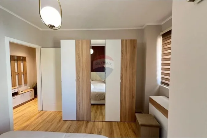 Tirane, jepet me qera apartament 1+1+Ballkon , 65 m² 700 € (Rruga Sali Butka)