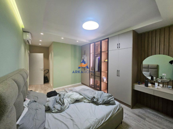 Tirane, jepet me qera apartament 2+1+Ballkon Kati 6, 91 m² 700 € 