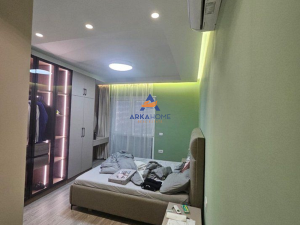 Tirane, jepet me qera apartament 2+1+Ballkon Kati 6, 91 m² 700 € 