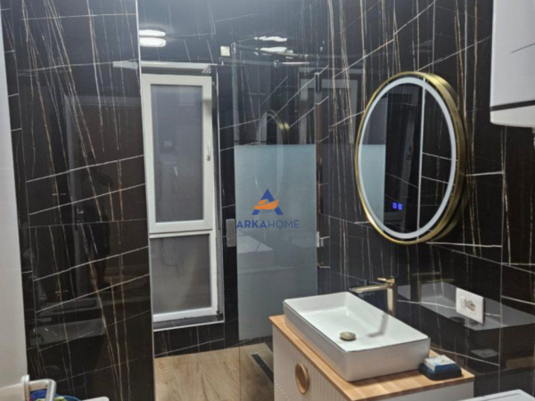 Tirane, jepet me qera apartament 2+1+Ballkon Kati 6, 91 m² 700 € 