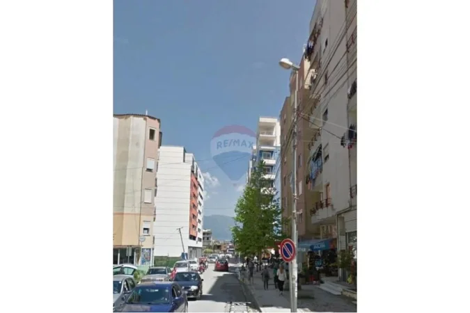 Tirane, shitet apartament 1+1 , 74 m² 97.000 € (Pallatet Cabej, Yzberisht)