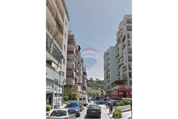 Tirane, shitet apartament 1+1 , 74 m² 97.000 € (Pallatet Cabej, Yzberisht)