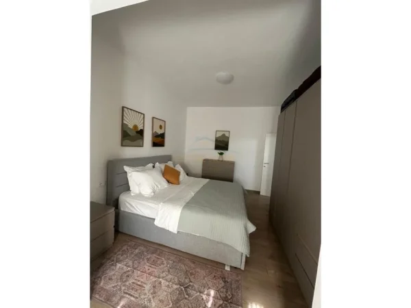 Tirane, jepet me qera apartament 1+1+Aneks Kati 2, 88 m² 850 € 