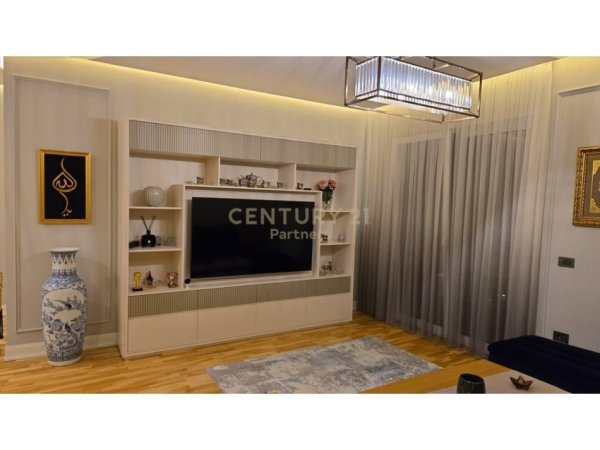 Tirane, jepet me qera apartament 2+1 Kati 2, 140 m² 2.000 € (JOY RESIDENCES TEG)