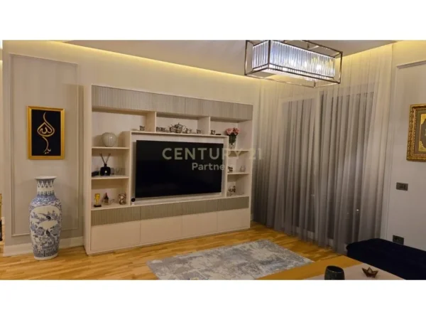 Tirane, jepet me qera apartament 2+1 Kati 2, 140 m² 2.000 € (JOY RESIDENCES TEG)